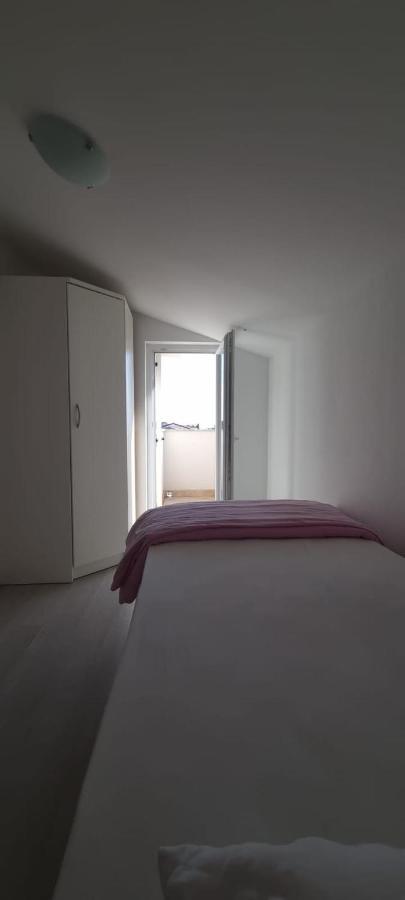 Apartmani Lanterna Krk Town Buitenkant foto