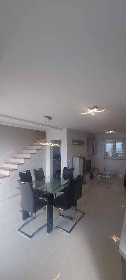 Apartmani Lanterna Krk Town Buitenkant foto